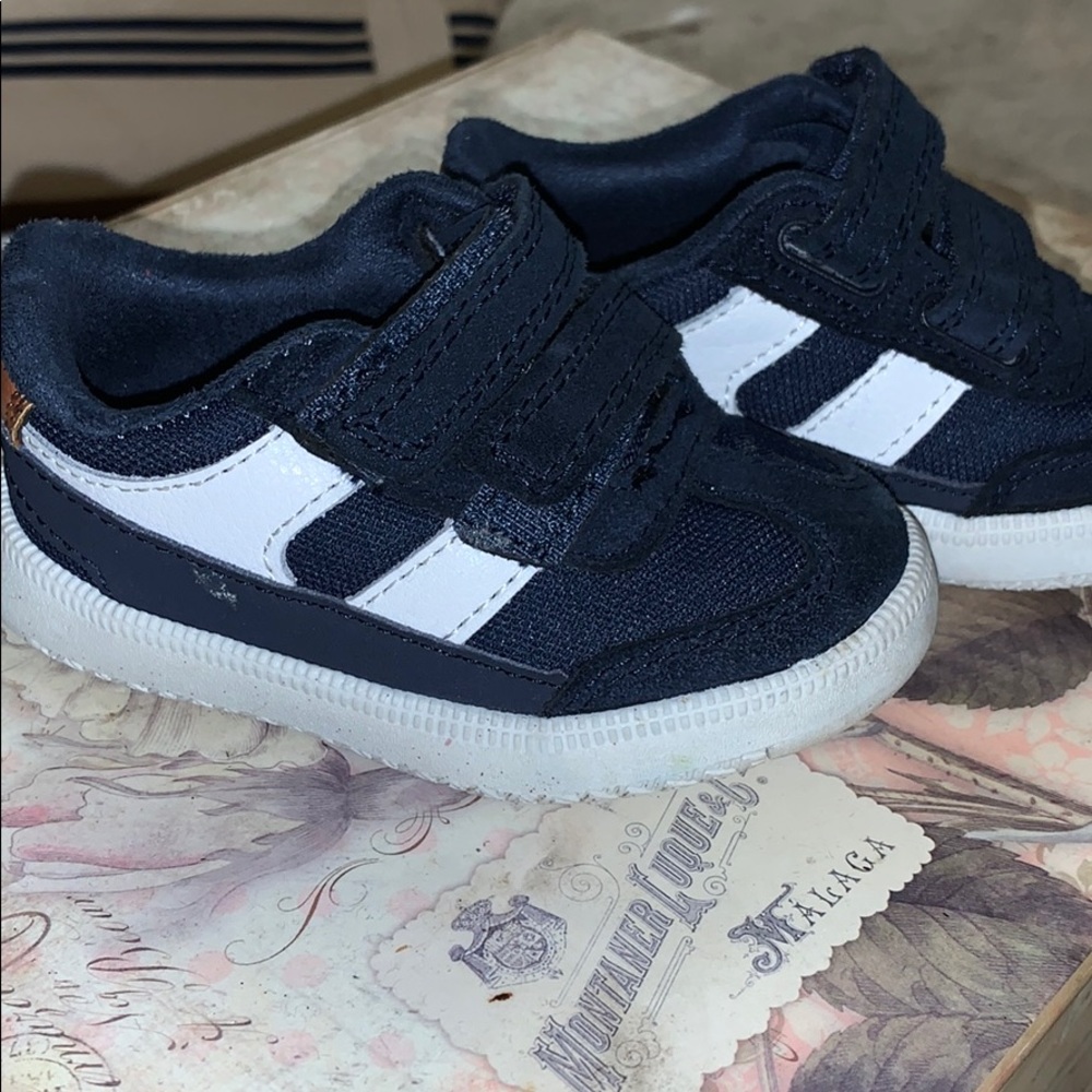Toddler boy sneaker